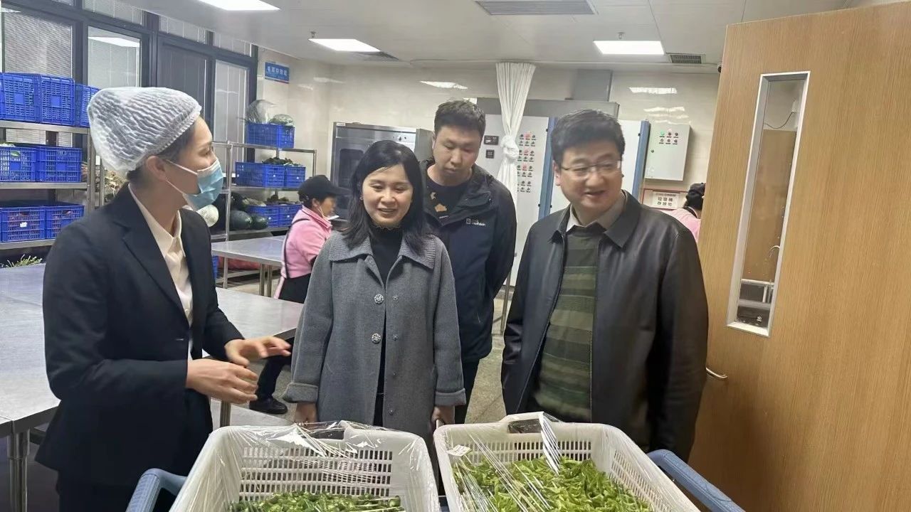 重庆儿童医院食品宁静强化行动：副院长陈大鹏带队检查，确保饮食宁静